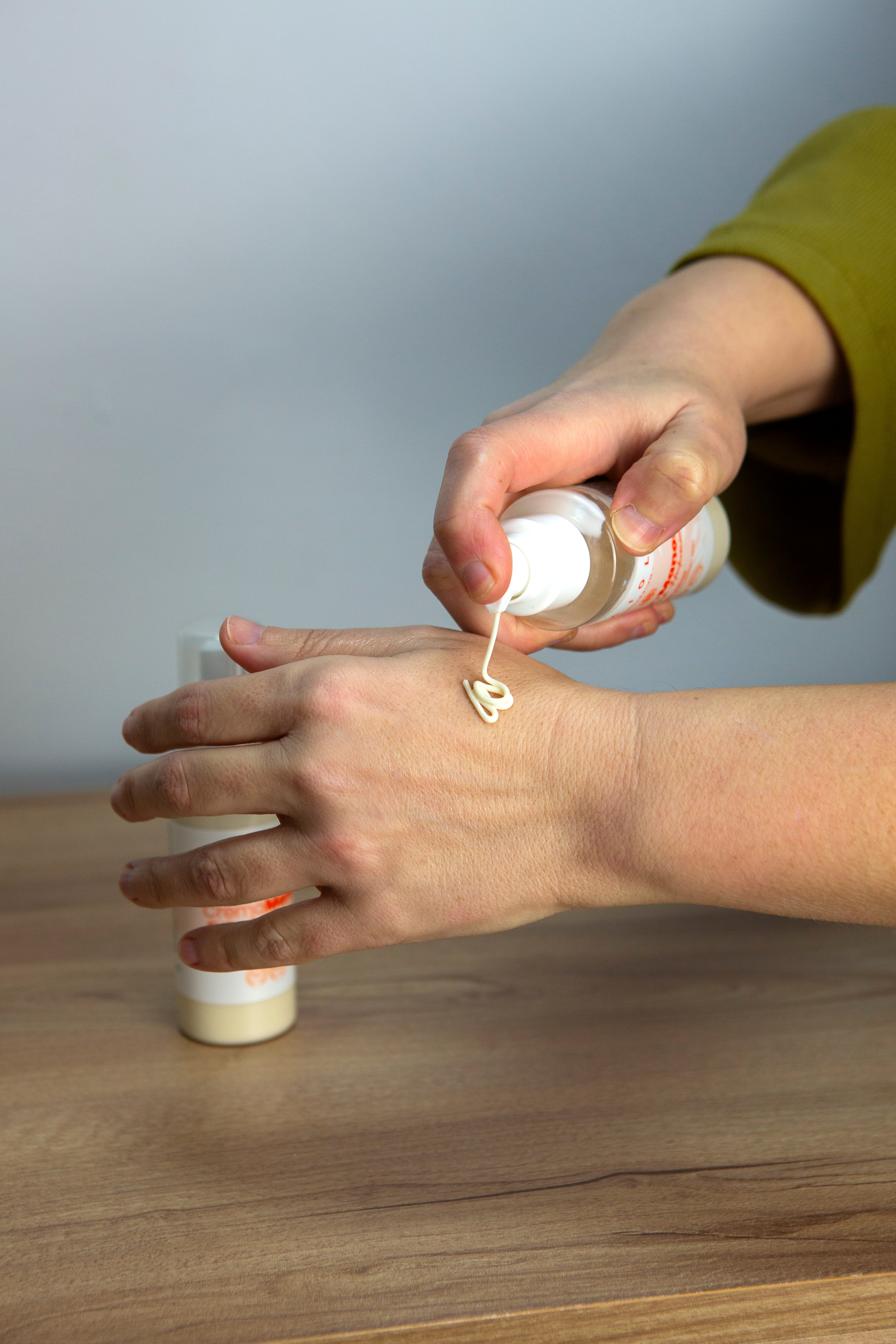 CREMA DE MANOS CON KARITÉ Y ÁCIDO HIALURÓNICO - 100 ml