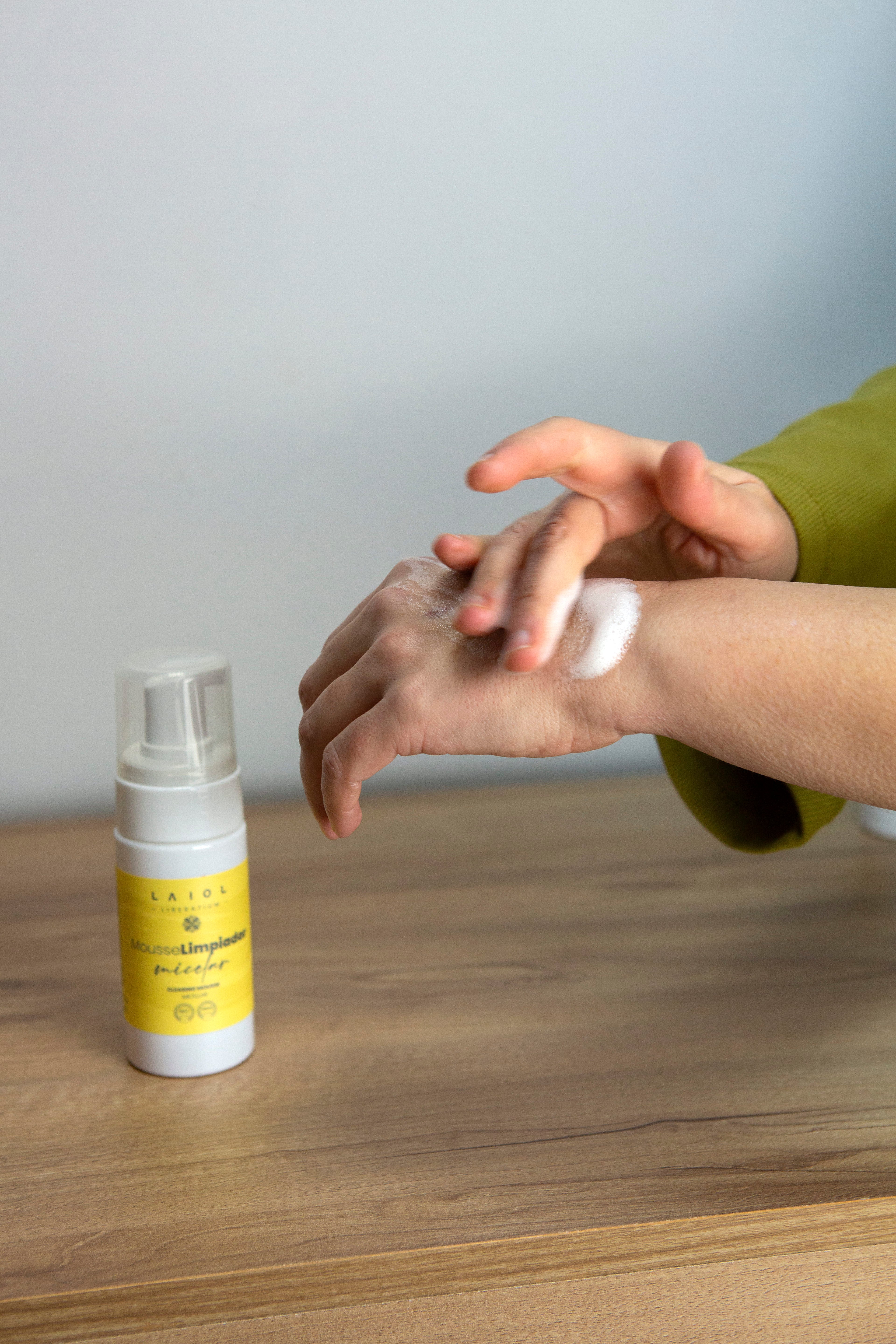 MOUSSE LIMPIADOR MICELAR- ÁCIDO HIALURÓNICO - 100 ML